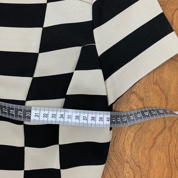 Diane Von Furstenberg Dress Kathleen Stripes Beige Black Sz 6 Short Sleeves DVF - Picture 4 of 11